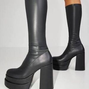 Steve Madden “Cypruss” Black Chunky Platform Boots